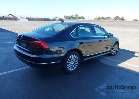 2017 Volkswagen Passat 1.8T Se z USA, uszkodzony, nr VIN 1VWBT7A36HC020178